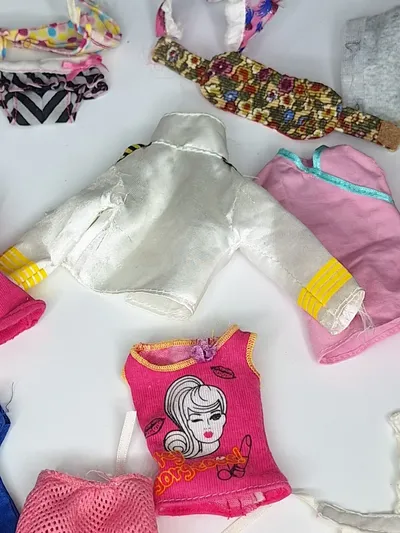 Barbie Kleidung Konvolut Puppenmode Set Mix Kleider Hosen Röcke Bunt