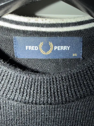 Fred Perry Pullover Herren Gr. XS Schwarz Wolle Logo Strickpullover