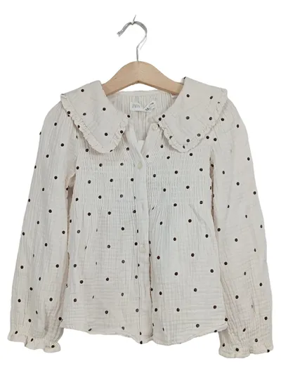 ZARA Mädchen Bluse Gr. 116 Langarm Rüschenkragen Punkte Beige