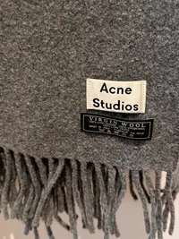 Acne Studios Schal Grau Schurwolle Virgin Wool Fransen 182x67cm Italien 5