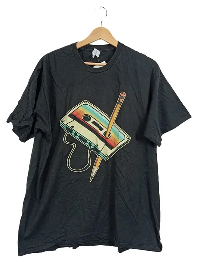 Port & Company Herren T-Shirt Kassette Bleistift Retro Print Schwarz Gr. XL