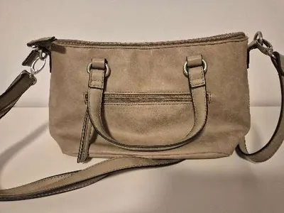 GERRY WEBER Damen Umhängetasche Beige Lochmuster Crossbody Bag Handtasche