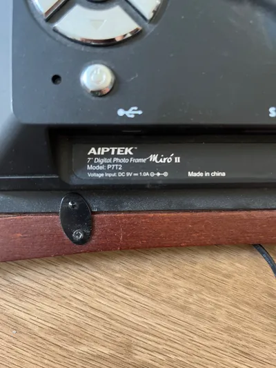 Aiptek P7T2 Digitaler Bilderrahmen 7 Zoll Holz Braun SD USB