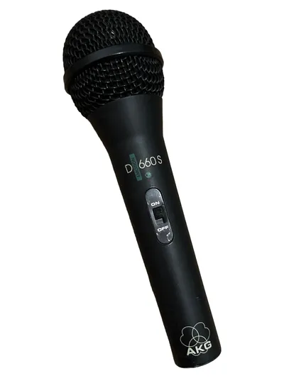 AKG D 660 S Dynamisches Mikrofon Gesang Kabel Schwarz Gebraucht