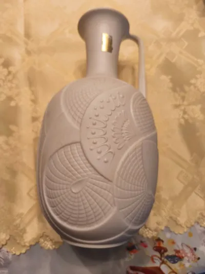 KAISER Porzellan Vase Krug Henkel Reliefdekor Bisquit Beige 23cm