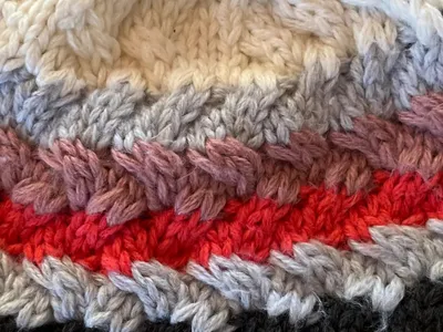 BARTS Strickmütze Damen Mehrfarbig Gestreift Zopfmuster Wintermütze