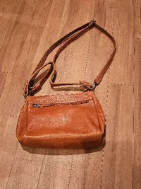 BURKELY Damen Umhängetasche Leder Cognac Braun Crossbody Bag Casual 2