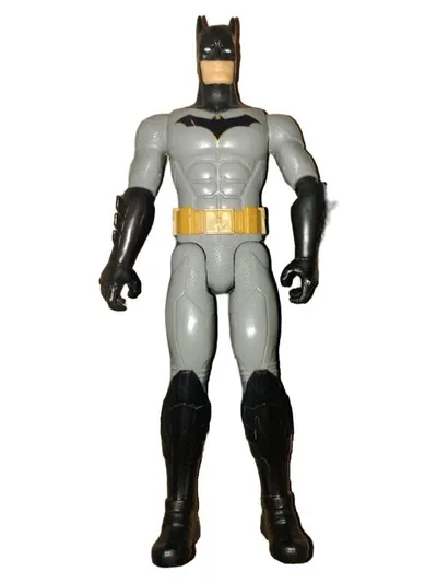 Mattel Batman Actionfigur 30 cm DC Comics FVM70 mit Umhang Grau Schwarz