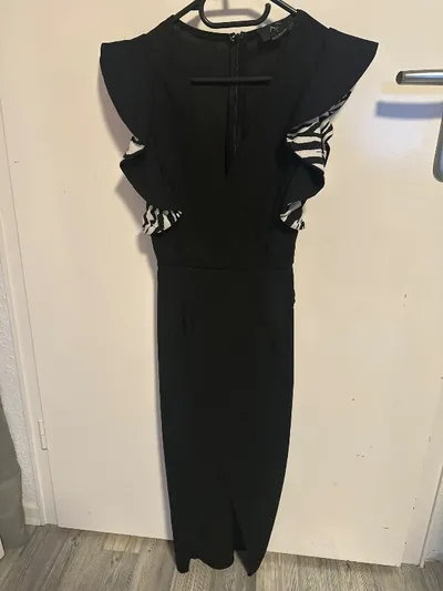 AX Paris Damen Cocktailkleid Wickelkleid Schwarz Rüschen Gr. 34 XS