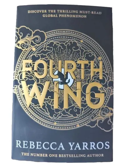 Fourth Wing Rebecca Yarros Buch Fantasy Drachen Magie Bestseller Roman