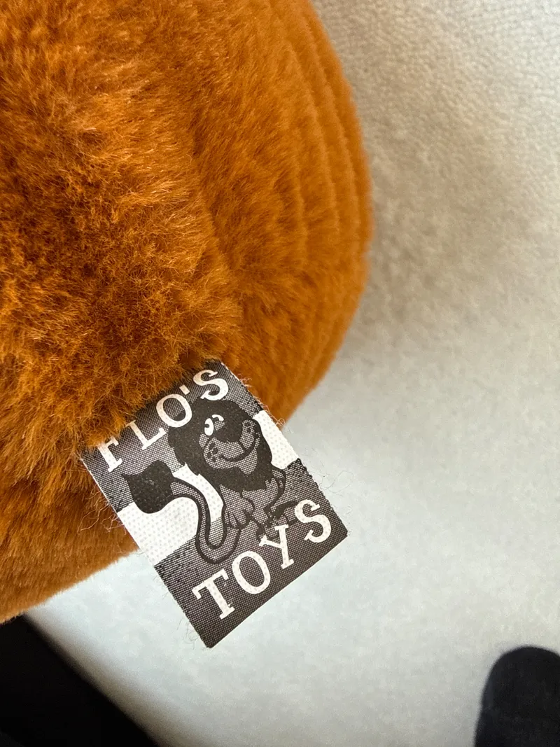 Flo's Toys Kuscheltier Capybara Plüschtier mit Hoodie Braun 30cm 4