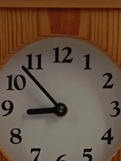 Junghans Wanduhr Pendeluhr Holz Rechteckig Klassisch Braun Quarz
