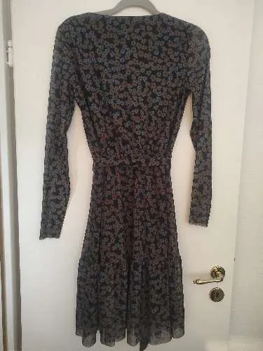 MSCH Copenhagen Damen Kleid Blumenmuster Langarm Bindegürtel Gr. XS Grau