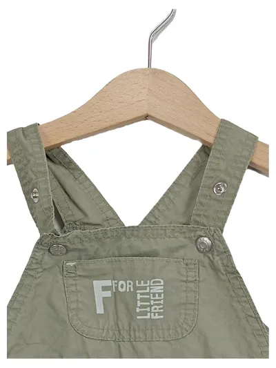 C&A Kinder Latzhose Kurz Gr. 74 Oliv Baumwolle Schriftzug