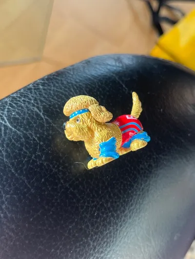 Simba Hund Figur Sportoutfit Gelb 3.5 cm Kinder Actionfigur Sammelfigur