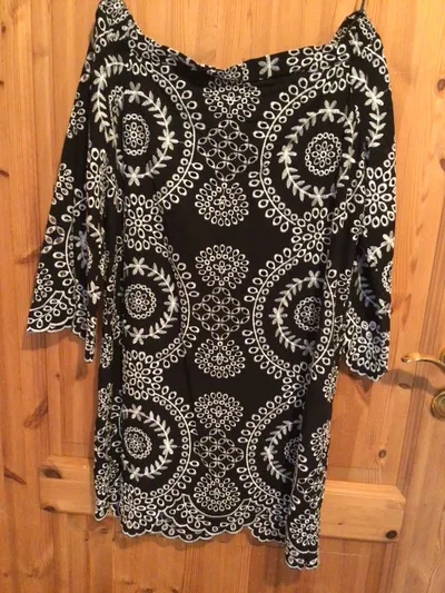 NIKKIE Damen Spitzenkleid Schwarz Gr. 38 M Stickerei Off-Shoulder