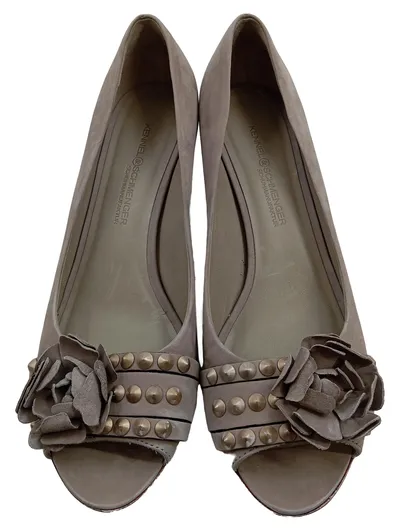 Kennel & Schmenger Peeptoe Pumps Damen Gr 40 Beige Leder Nieten Blumen