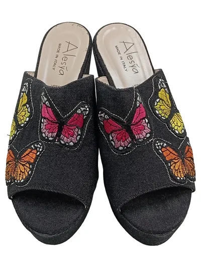 Alesya Damen Keilabsatz Sandalen Schwarz Gr 38 Schmetterling Applikation Boho