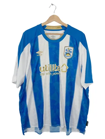 Umbro Huddersfield Town Fußball Trikot Blau Gestreift Gr. 58, 4XL