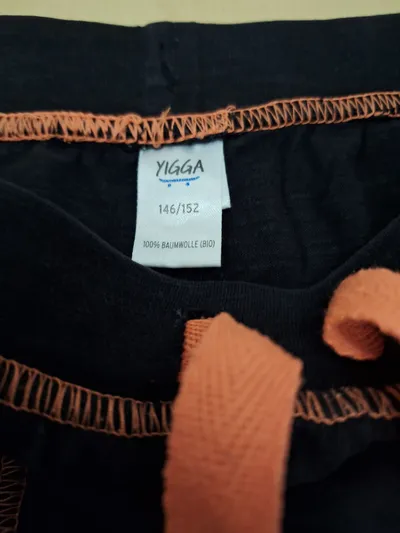 YIGGA Jogginghose Kinder Gr. 146/152 Schwarz Bio-Baumwolle Shorts