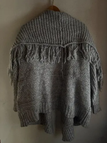 Xuna Damen Strickjacke Fransen Grau Gr. XL Made in Italy Boho