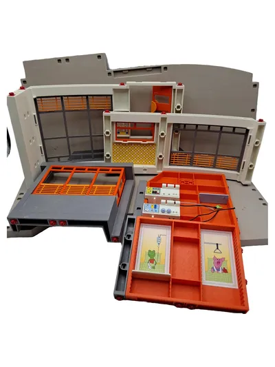 Playmobil Kinderkrankenhaus Bauset mit Krankenschwester Figuren und Zubehör