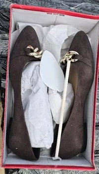 ESTRADA Damen Ballerinas Grau Wildleder-Optik Kettendetail Gr. 39 Elegant 5
