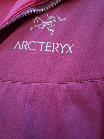 Arc'teryx Damen Windjacke Outdoorjacke Gr. 40 L Lila Kapuze