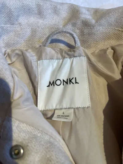 Monki Damen Overshirt Leichte Jacke Beige Gr. 40 L Casual