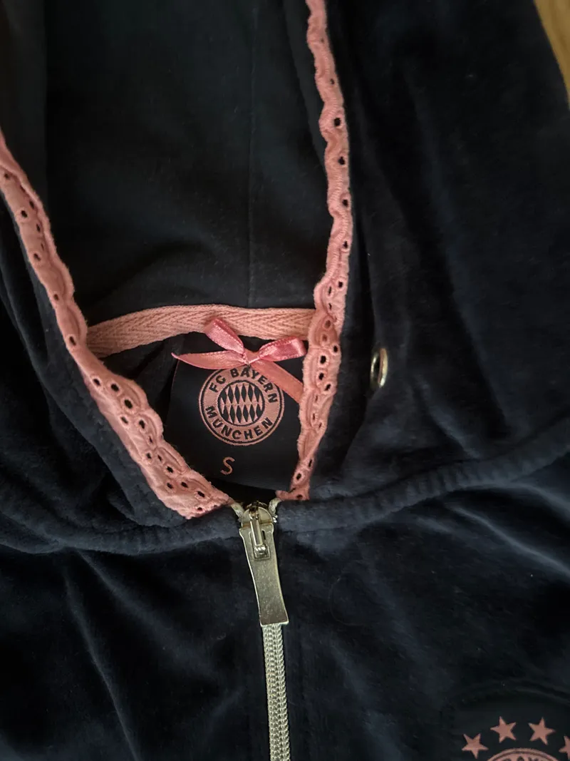 FC Bayern München Damen Sweatjacke Blau Gr. S Kapuze Reißverschluss Logo 2