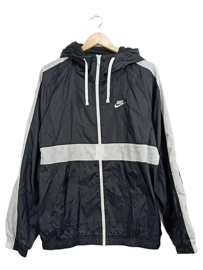 Nike Windjacke Herren Gr. 46, S Schwarz Sportlich Kapuze