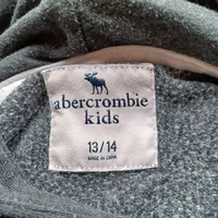 Abercrombie Kids Kapuzenpullover Hoodie Gr. 158 13/14 Grau Rot Logo 3