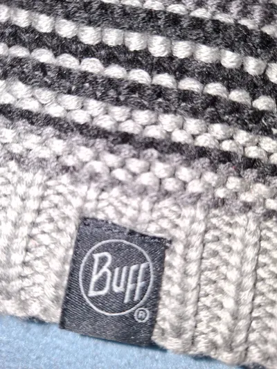 BUFF Strickmütze mit Bommel Mütze Mehrfarbig Gestreift Polyacryl Casual