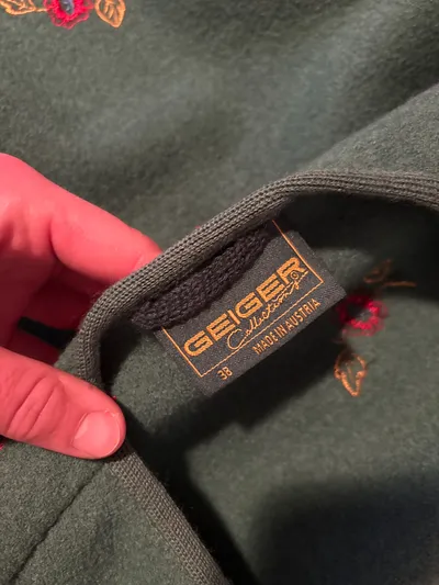 Geiger Collection Damen Trachtenjacke Gr. 38 Wolle Grün Bestickt Austria