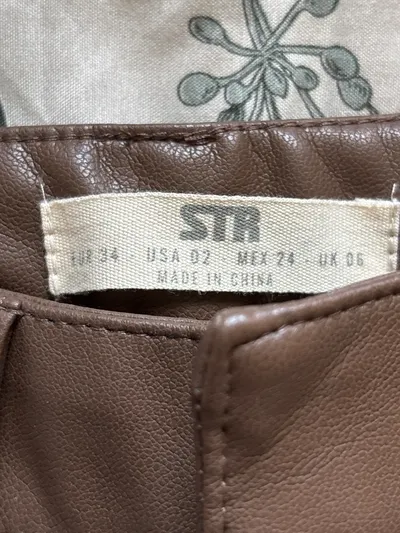 Stradivarius Kunstleder Hose Straight Leg Damen Gr. 34 Braun