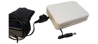 NETGEAR GS205 5-Port Gigabit Ethernet Netzwerk Switch mit Netzteil Weiß