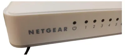 NETGEAR GS205 5-Port Gigabit Ethernet Netzwerk Switch mit Netzteil Weiß