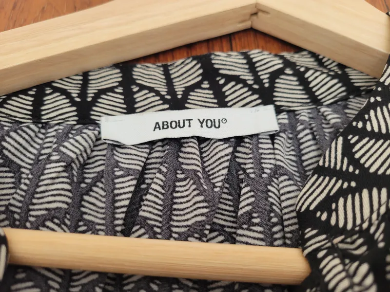 ABOUT YOU Damen Hemdblusenkleid Gr. 36 S Schwarz Grafisch Freizeit 3