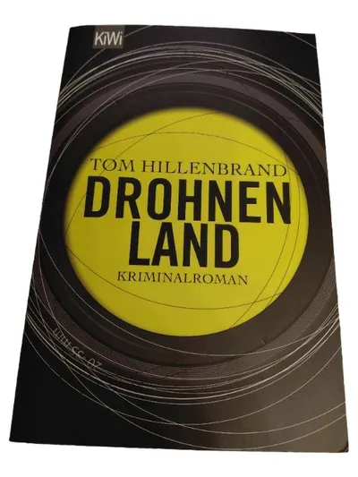 Drohnenland Tom Hillenbrand Kriminalroman KiWi Taschenbuch Thriller Buch