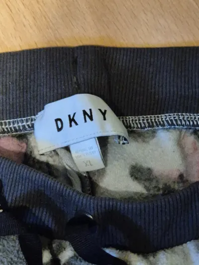 DKNY Damen Jogginghose Camouflage Muster Mehrfarbig Gr. 42, XL