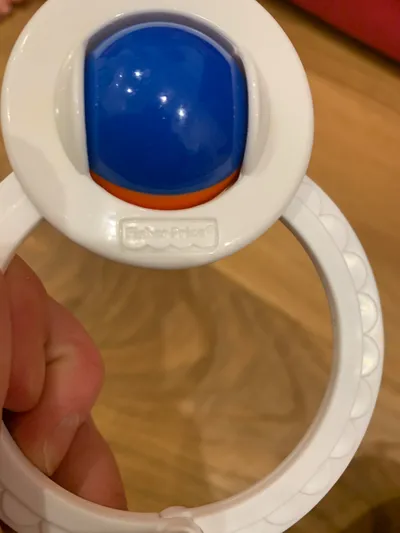 Fisher-Price Greifling Baby Rassel Ring Spielzeug Weiß Orange Blau
