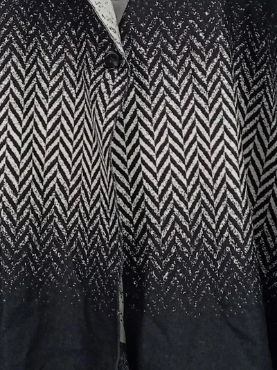 MADELEINE Damen Poncho Schwarz Fischgrätenmuster One Size Strickmuster