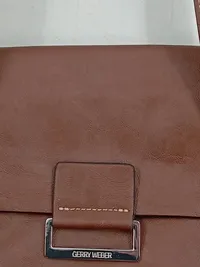 Gerry Weber Damen Henkeltasche Braun Lederoptik Klassisch Schnallen 4