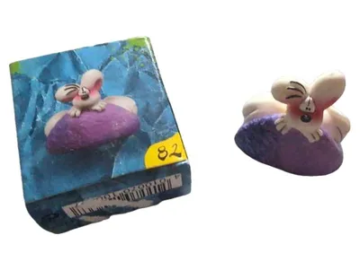 Diddl Sammelfigur Maus auf lila Kissen Nr. 82 Vintage Sammlerstück