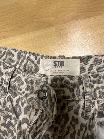 STR Teen Damen Jeans Straight Leg Leopardenmuster Gr. 40 Beige Animal