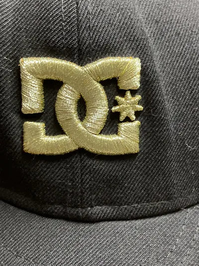 DC Shoes Cap Herren Snapback Kappe Schwarz Gold Logo Stickerei Gr. 60