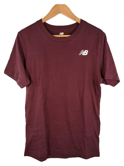 New Balance T-Shirt Herren Gr. M Bordeaux Logo Print Kurzarm Sportshirt