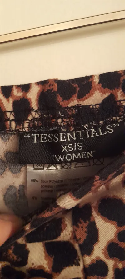 TESSENTIALS Damen Leggings Leopardenmuster Animal-Print Beige Gr. XS/S Stretch