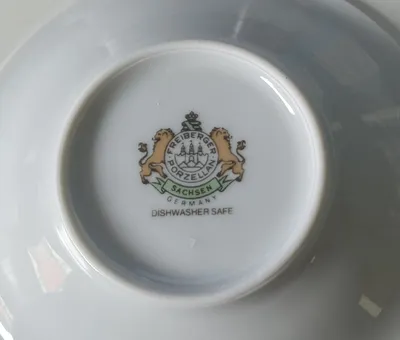 Freiberger Porzellan Tasse mit Untertasse Sachsen Germany Koralle Gold