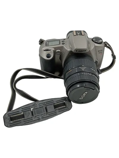 Canon EOS 3000 Analoge Spiegelreflexkamera mit Sigma 28-80mm Objektiv